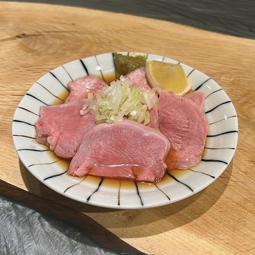 shigi44 肉刺しと餃子 TAMAGONOMIGIUEのおすすめ料理1