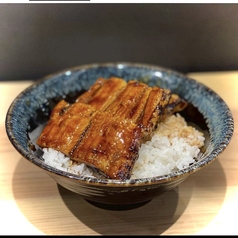 炭火焼 活うなぎ丼 【大サイズ１匹の半分】/チャンジャ巻寿司