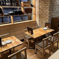木を基調とした清潔感のある店内