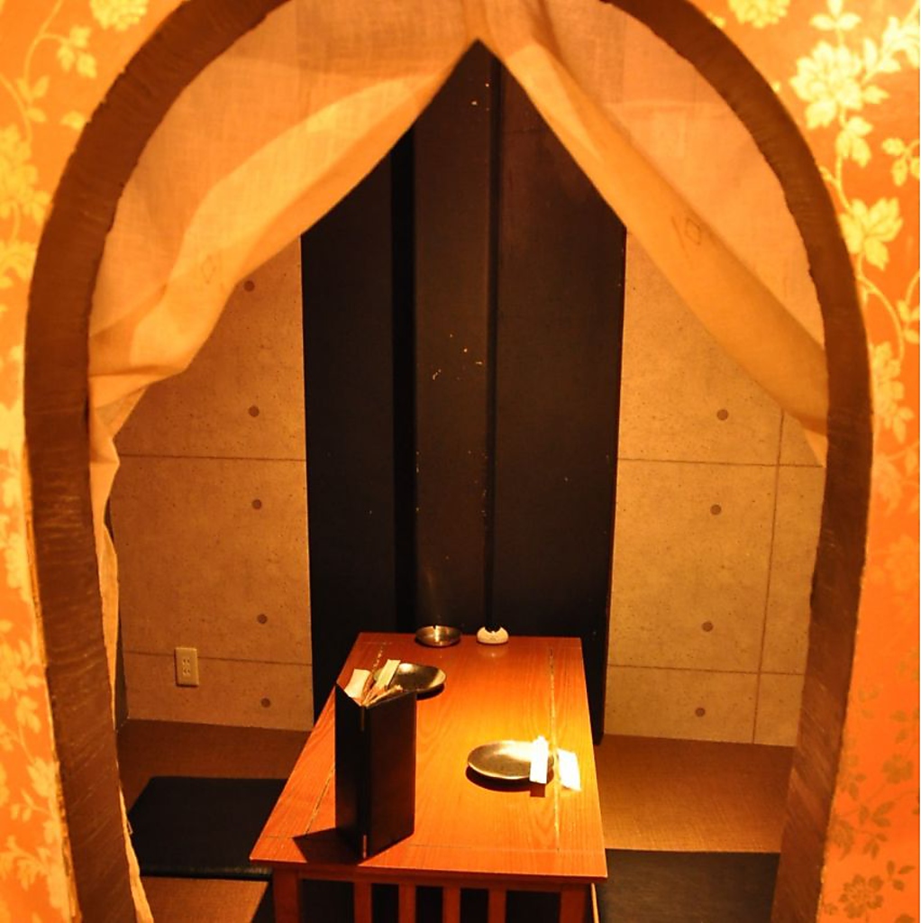 おしゃれなかまくら風の個室を完備！女子会や合コンに最適♪カップルなど少人数での利用も可能です！