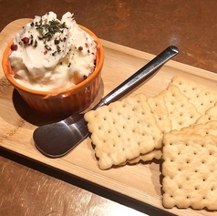 ハニークリームチーズ　クラッカー添え