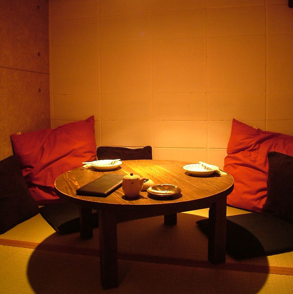 ふかふかクッションと畳の個室で落ち着いた空間☆合コンや女子会にもぴったり☆ゆっくりくつろいで♪