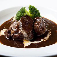 ほろりととろける「牛ホホ肉の赤ワイン煮込み」