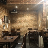 レンガ調の店内と暖かみ溢れる店内♪