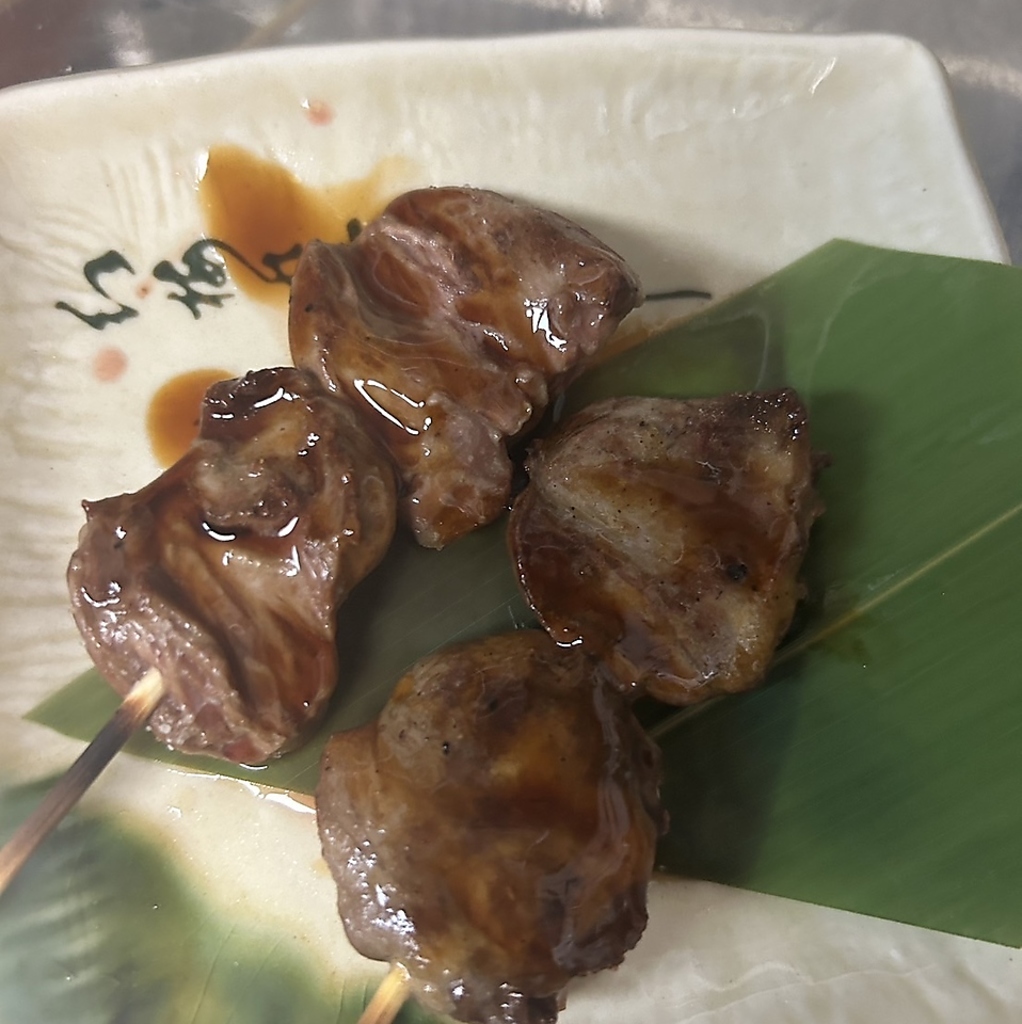 店内で串打ち仕込みし、焼き方にもこだわった焼き鳥はおすすめ♪