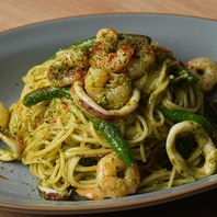 お酒に合うお料理やパスタなどがございます♪