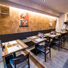 飲み会や女子会にも最適なテーブル席◎