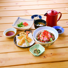 こぼれいくらの海鮮茶漬け小天ぷら膳