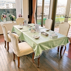 ご利用の人数に合わせた席をご用意いたします。