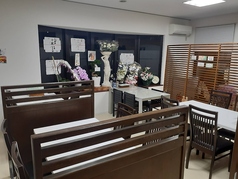 人数やシーンに合わせてレイアウト可能なテーブル席。 女子会やカジュアルな会食にも使いやすく、居心地の良さが魅力です。