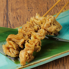 うまか鶏皮串の炭火焼
