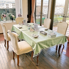 ご利用の人数に合わせた席をご用意いたします。