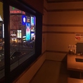 道頓堀川の夜景を眺めながらお食事ができるお席があります！