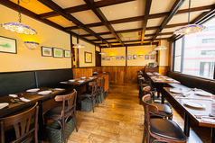 【3F】レストランフロア。シックな店内はタイル、照明、小物、食器、絵画など全てにこだわりをもっているのでシチリアを存分に感じることができます☆また記念日記念日や接待にも対応。ここで味わうシェフおすすめコースで至福の時間をお楽しみください！