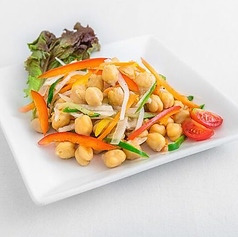 玉ねぎと茹でたインド豆のサラダ