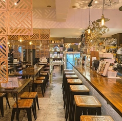 ジンと小皿 蒸留屋の雰囲気2