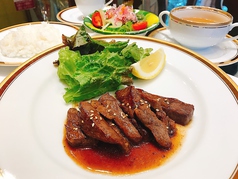 厳選焼肉定食　　ミニサラダ・ライス・スープ・ソフトドリンク付き