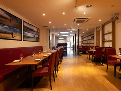 着席50名様、立食100名様会議などでもご利用いただけます。ホワイトボード・プロジェクターなど無料です。