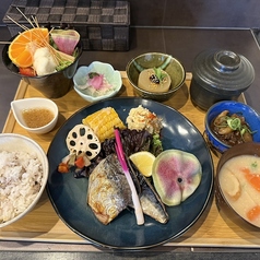 メインが選べるランチも人気♪