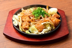 牛ホルモン鉄板炒め