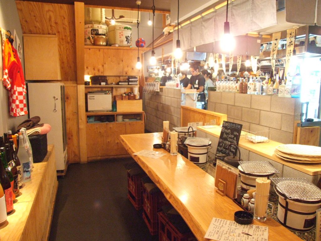 元気と笑顔のおもてなしが活気ある雰囲気を演出。元気になりたい時はあぶりやへ♪