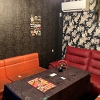 友達と盛り上がれる、広々個室のカラオケ！