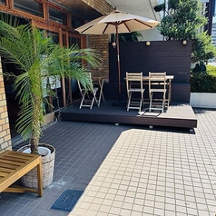 ペットも一緒にお食事いただけるテラス席