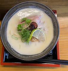 豚白湯創作麺処友池の写真2