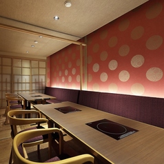 テーブル個室の用意が10室ございます。最大90名様まで収容可能。