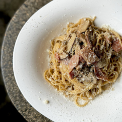 八幡平マッシュルーム、ポルチーニ茸、生ハム（ハモンセラーノ）のクリームソーススパゲティ