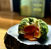 名物の青さ海苔で包んだポテトサラダの緑玉