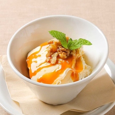 ハーゲンダッツのバニラアイス　メーカーズマークのキャラメルソース