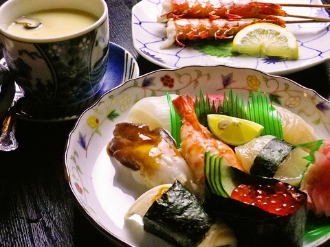 毎日仕入れる新鮮な寿司が旨い！お酒に合う、心のこもった料理の数々にも大満足。