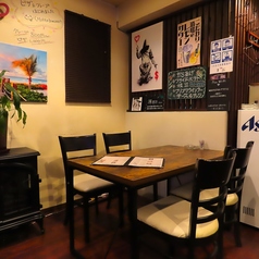 【テーブル席2×4】お友達やご家族でのご利用もお待ちしております！