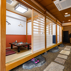 座敷のお席が4名×3卓ございます。