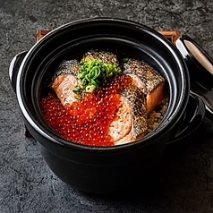 炙り鮭といくらの親子土鍋ご飯