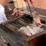 店内の備長炭でじっくりと焼き上げた炭焼き串をお楽しみ下さい。