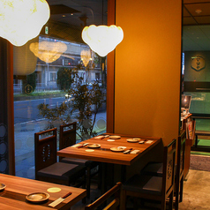 気の合うご友人とご利用いただけるテーブル席