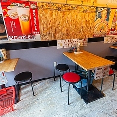 レトロな雰囲気のテーブル席です！