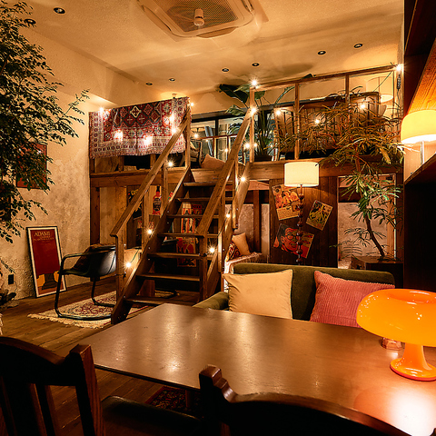 まるで秘密基地のような雰囲気×シーシャでデート利用も◎夜カフェ利用で女子会も♪