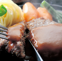 素材にこだわり手間ひまかけて作られたハンバーグ★