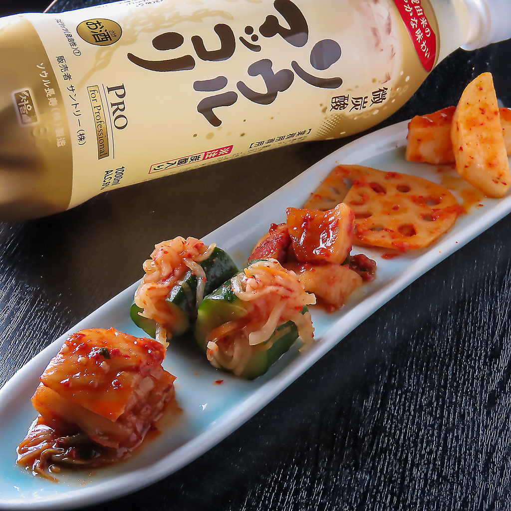 サイドメニューも種類豊富にご用意♪新鮮な自家製生キムチやもやしナムルなどお酒との相性抜群です！