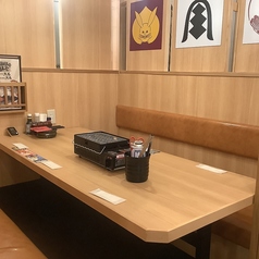 最大6名様向けの扉が閉まる個室席。お子様連れの方などにもピッタリ！