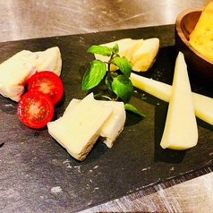 チーズ盛り合わせ～瞬間スモーク仕立て～