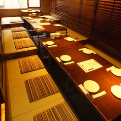 18名迄収容可能なお席は掘りごたつで楽ちん♪区切れるので人数に合わせてご利用いただけます。