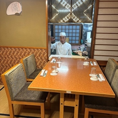 1階のテーブルでもお楽しみいただけます♪はなれにある個室。2名~貸切いただけます。★ご家族・ご友人などで安心してご利用下さい。最大12名でご利用可能です。