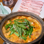 寒い冬にぴったり！ピリ辛赤味噌のてんから鍋で温まる。飲み放題付き宴会コースをご用意♪