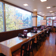 【1階・2階】店舗まるごと貸切可能！最大70名様までご利用いただけます。会社宴会、歓送迎会、懇親会、同窓会など大人数でのお集まりに最適です。市ヶ谷駅近くの好立地で、本格中華をゆったりお楽しみください。