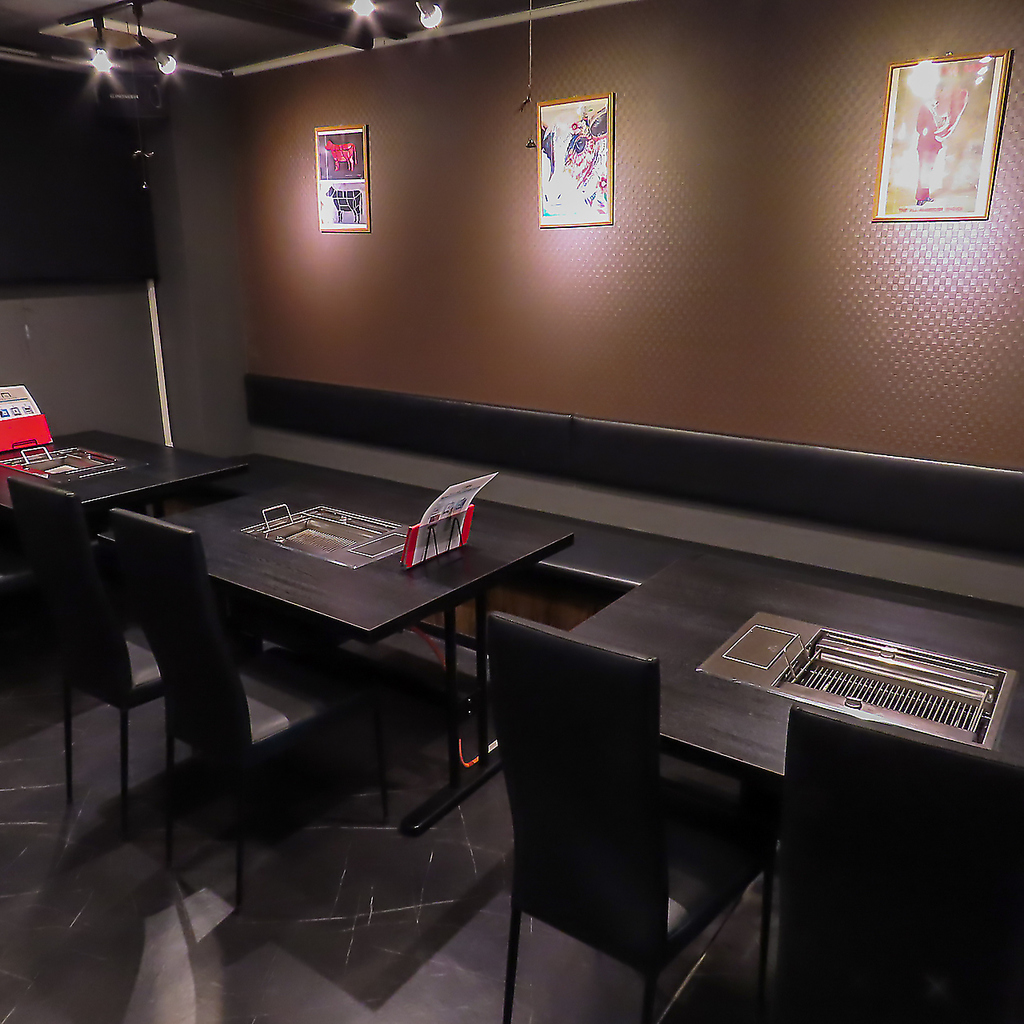 【全席喫煙可】無煙ロースター使用のため、匂いが気になる方にも◎デートや接待にも安心のお店です！