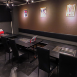 【全席喫煙可】無煙ロースター使用のため、匂いが気になる方にも◎デートや接待にも安心のお店です！